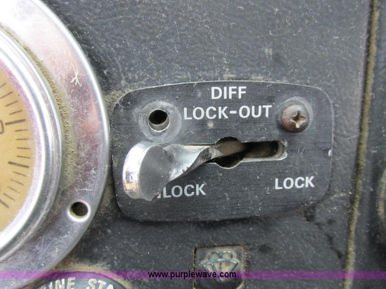 image for item K2181 1994 Ford L9000 mixer truck