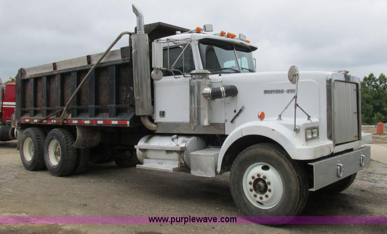 image for item K2182 1987 Western Star 4900 Series dump truck
