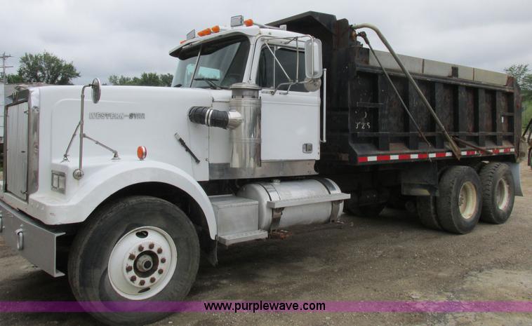 image for item K2182 1987 Western Star 4900 Series dump truck