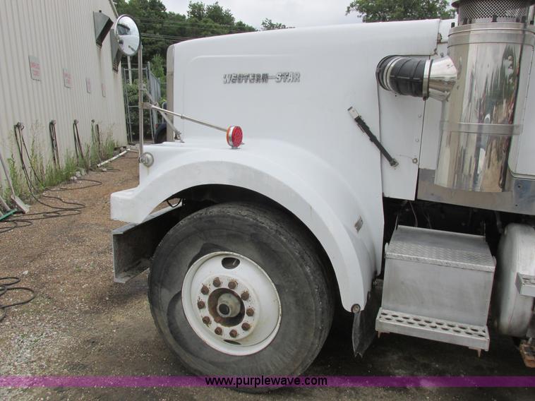 image for item K2182 1987 Western Star 4900 Series dump truck