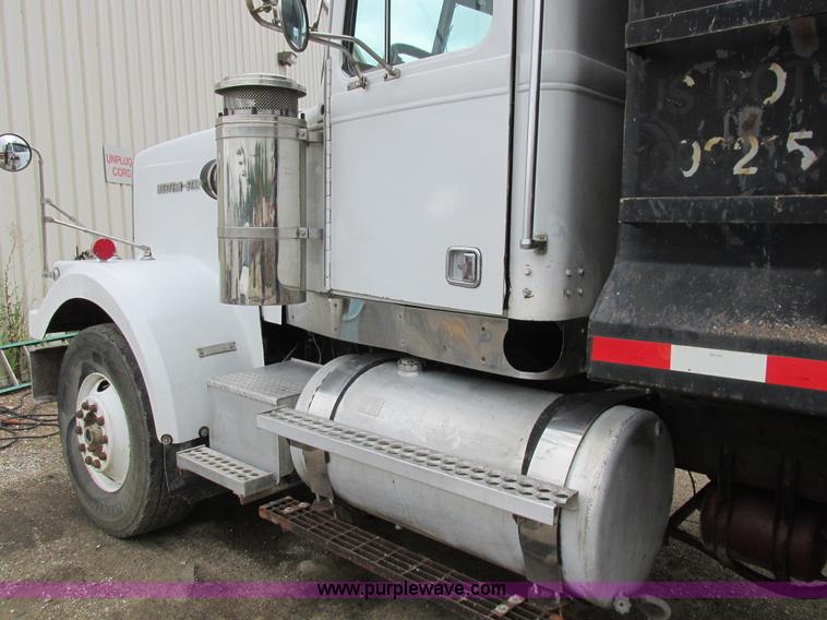 image for item K2182 1987 Western Star 4900 Series dump truck