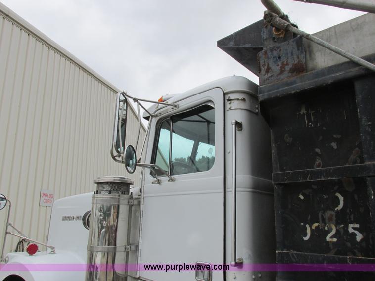 image for item K2182 1987 Western Star 4900 Series dump truck