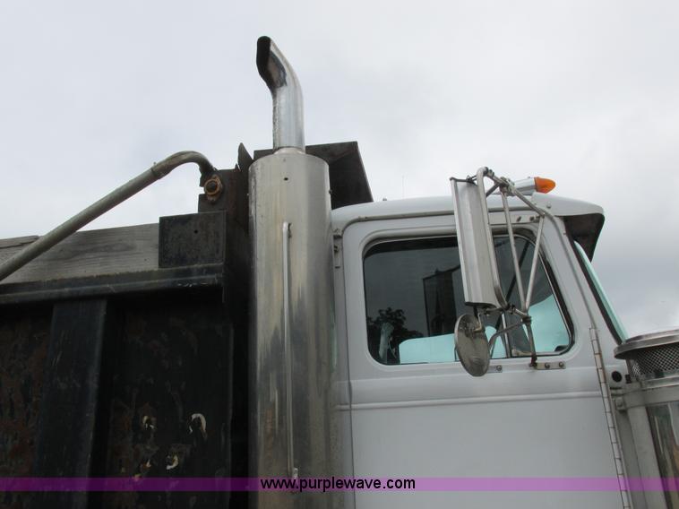 image for item K2182 1987 Western Star 4900 Series dump truck