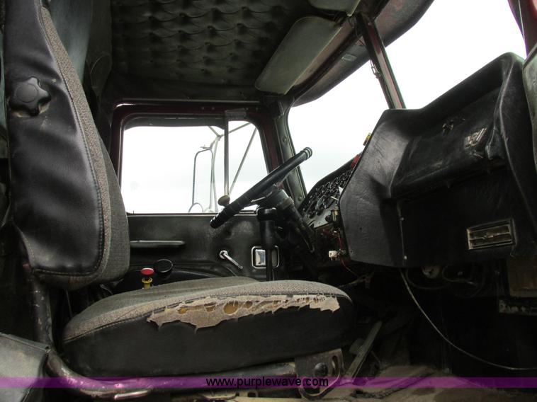 image for item K2182 1987 Western Star 4900 Series dump truck