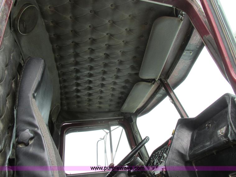 image for item K2182 1987 Western Star 4900 Series dump truck