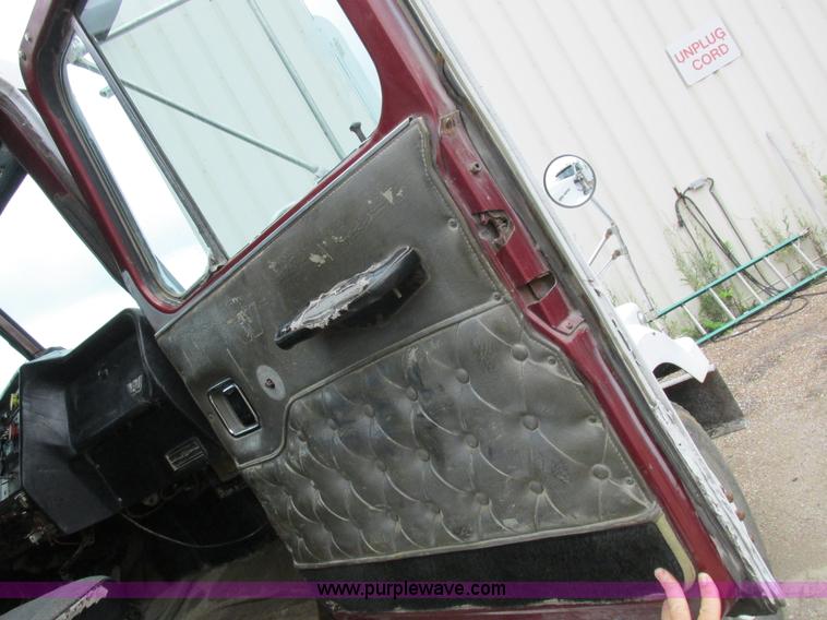 image for item K2182 1987 Western Star 4900 Series dump truck