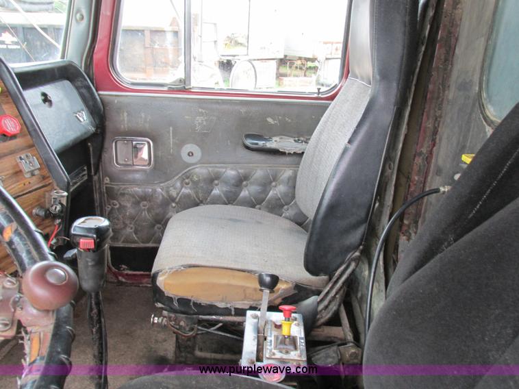 image for item K2182 1987 Western Star 4900 Series dump truck