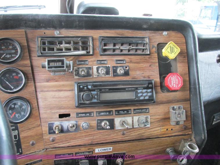 image for item K2182 1987 Western Star 4900 Series dump truck