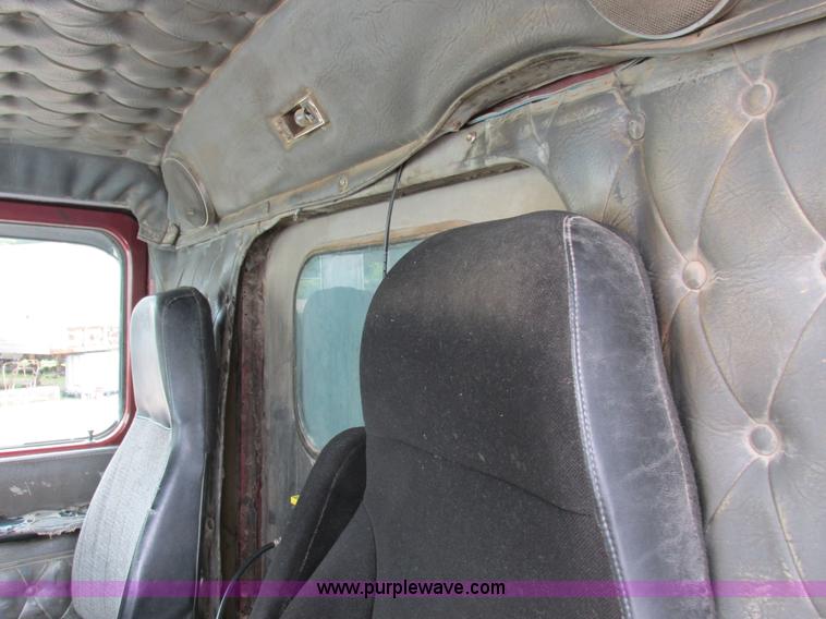 image for item K2182 1987 Western Star 4900 Series dump truck