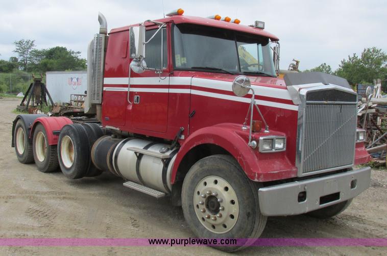 image for item K2183 1994 Volvo WM semi truck