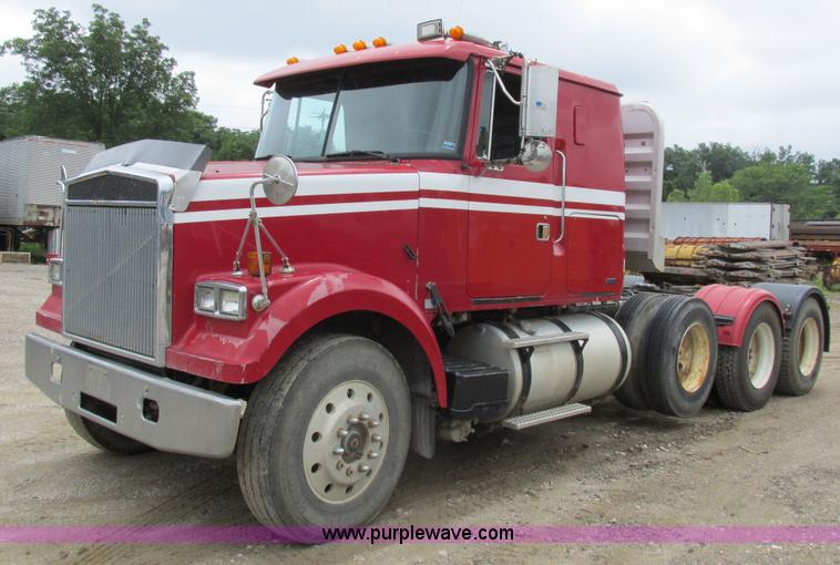 image for item K2183 1994 Volvo WM semi truck