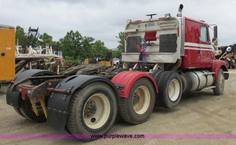 image for item K2183 1994 Volvo WM semi truck