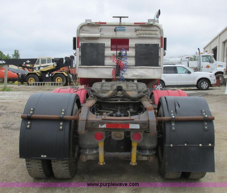 image for item K2183 1994 Volvo WM semi truck