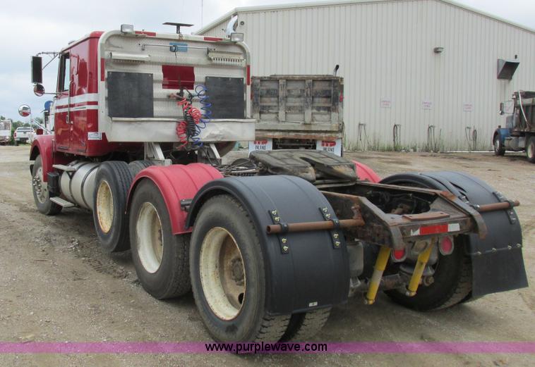 image for item K2183 1994 Volvo WM semi truck