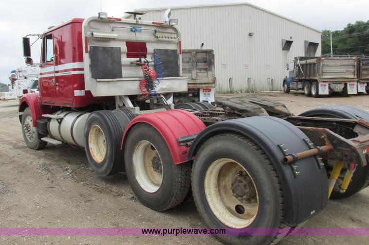 image for item K2183 1994 Volvo WM semi truck