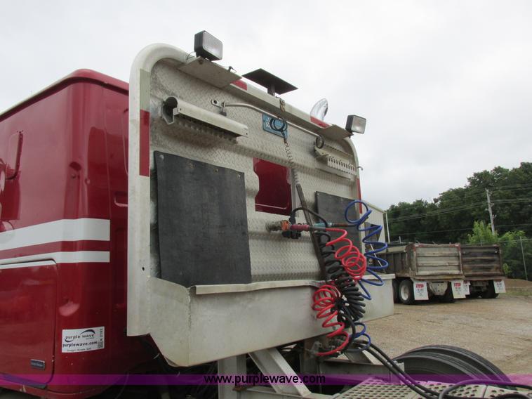 image for item K2183 1994 Volvo WM semi truck