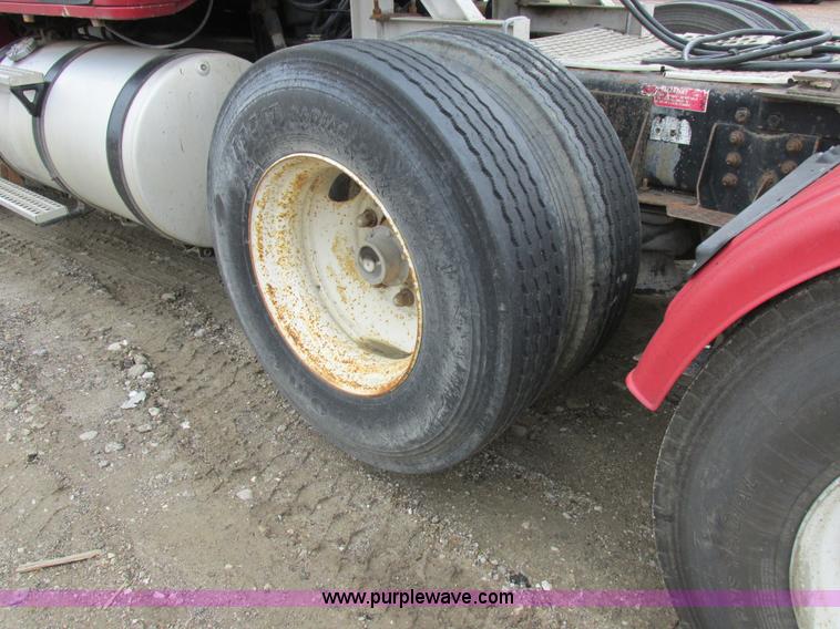 image for item K2183 1994 Volvo WM semi truck