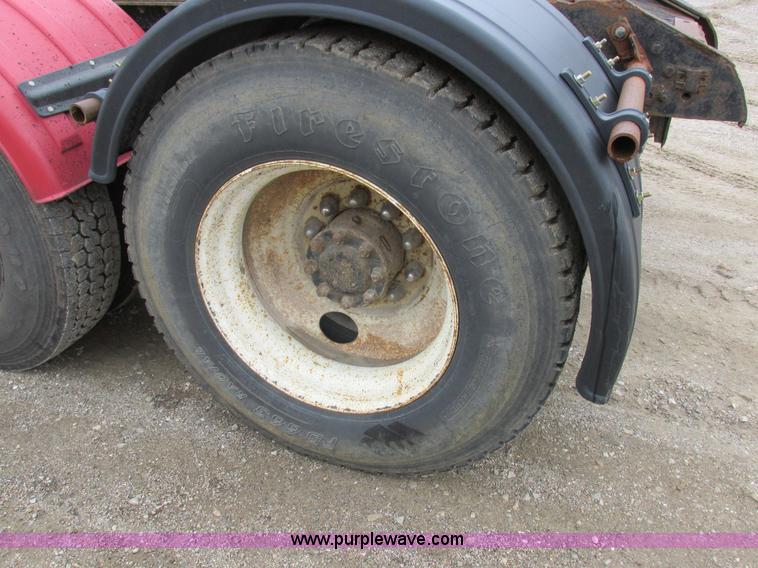 image for item K2183 1994 Volvo WM semi truck