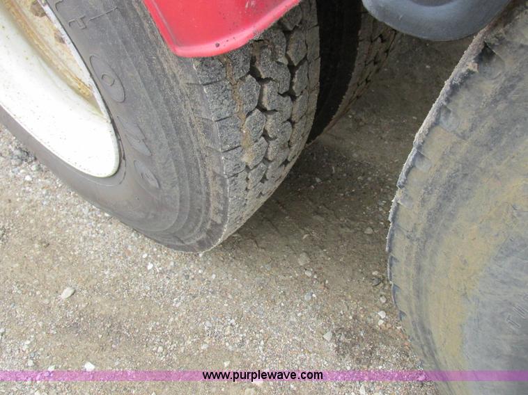 image for item K2183 1994 Volvo WM semi truck