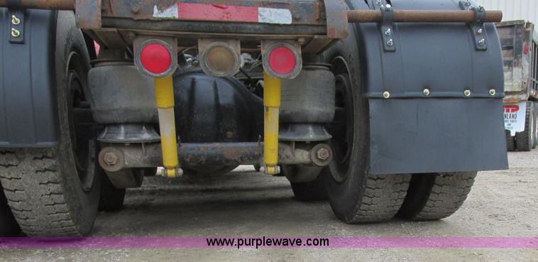 image for item K2183 1994 Volvo WM semi truck