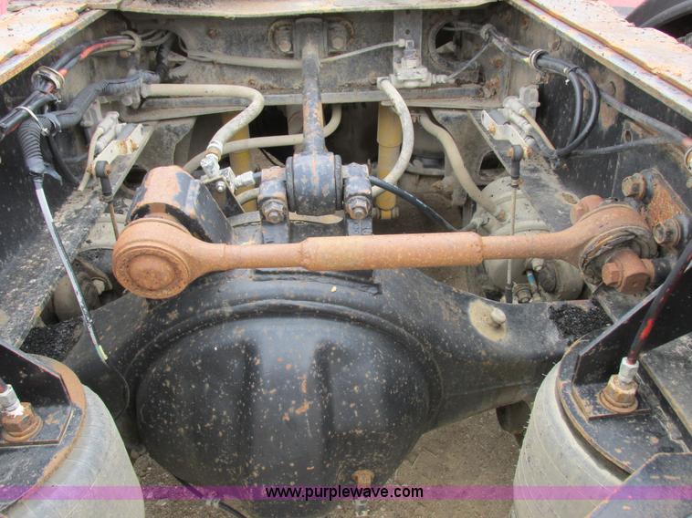 image for item K2183 1994 Volvo WM semi truck