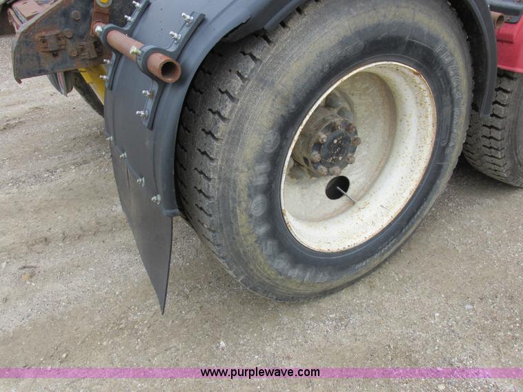 image for item K2183 1994 Volvo WM semi truck