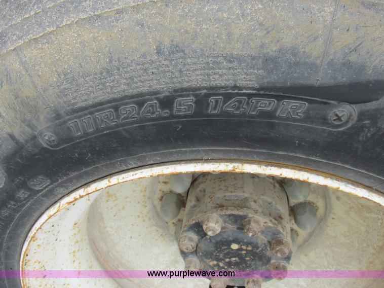 image for item K2183 1994 Volvo WM semi truck