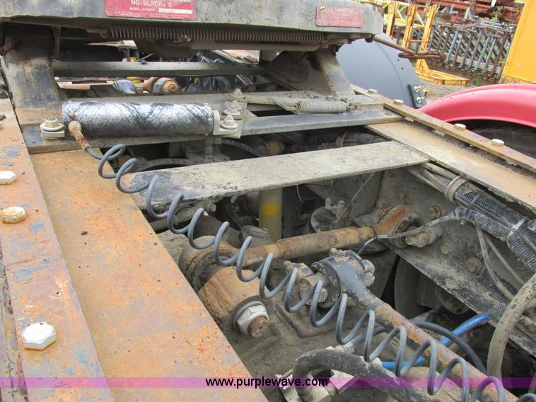 image for item K2183 1994 Volvo WM semi truck