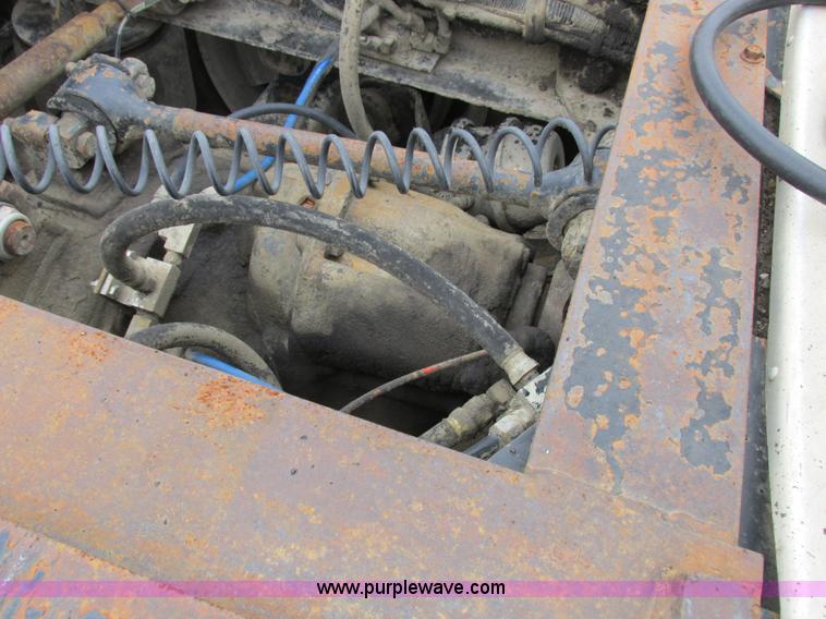 image for item K2183 1994 Volvo WM semi truck