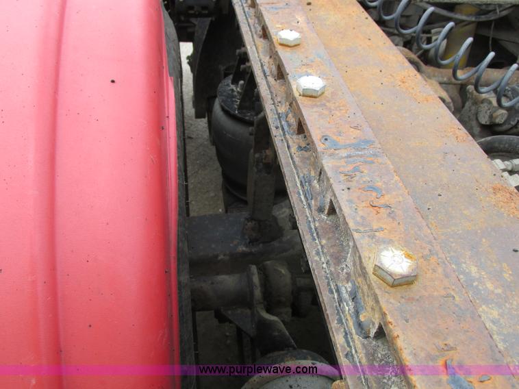 image for item K2183 1994 Volvo WM semi truck