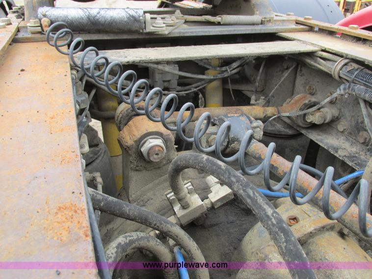 image for item K2183 1994 Volvo WM semi truck