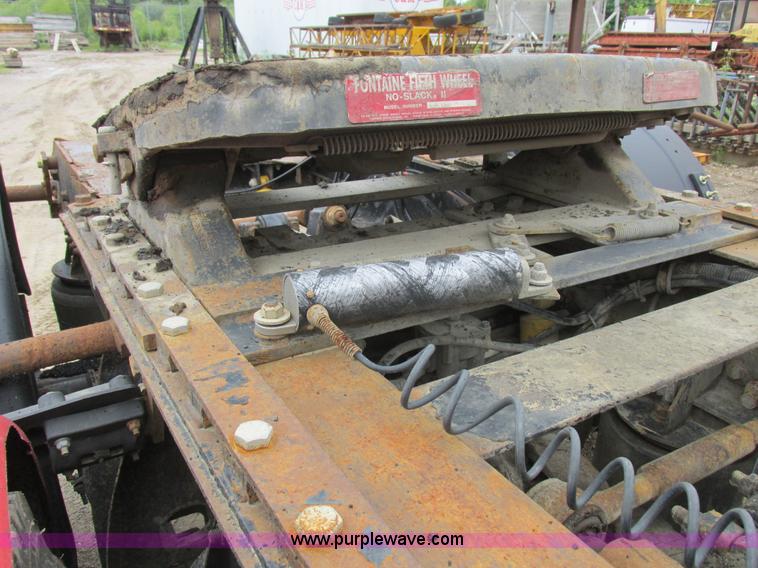 image for item K2183 1994 Volvo WM semi truck