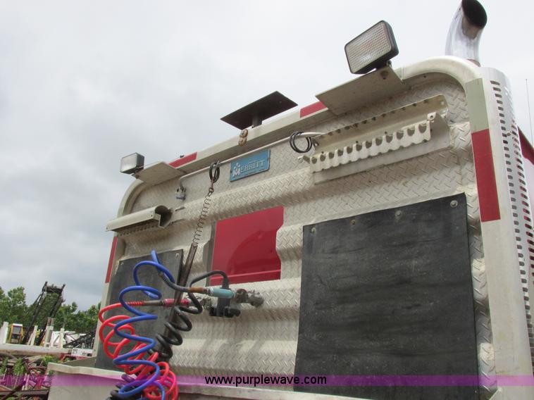 image for item K2183 1994 Volvo WM semi truck