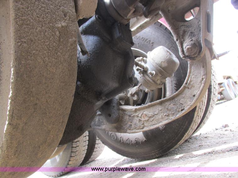 image for item K2183 1994 Volvo WM semi truck