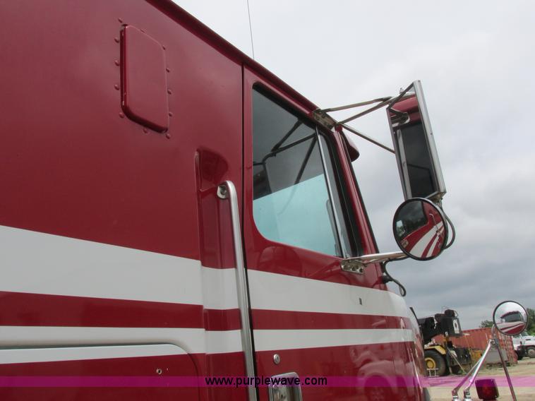 image for item K2183 1994 Volvo WM semi truck