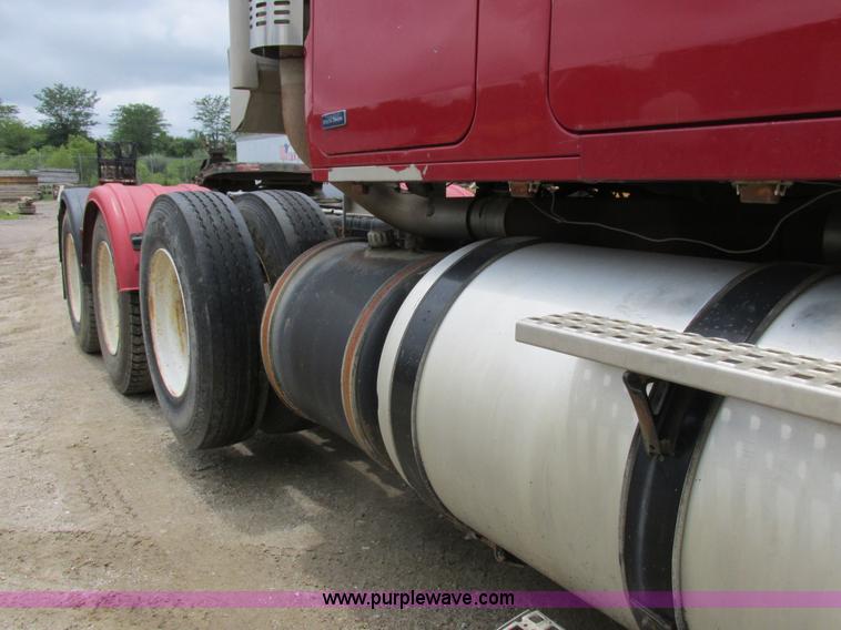 image for item K2183 1994 Volvo WM semi truck