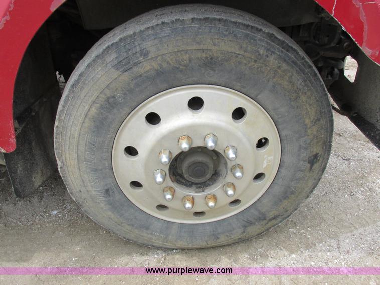 image for item K2183 1994 Volvo WM semi truck