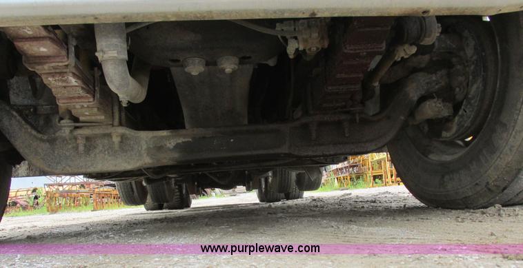 image for item K2183 1994 Volvo WM semi truck