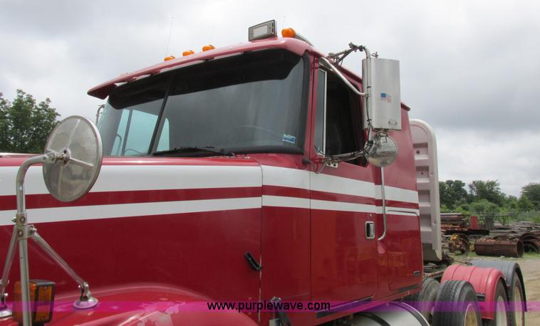 image for item K2183 1994 Volvo WM semi truck