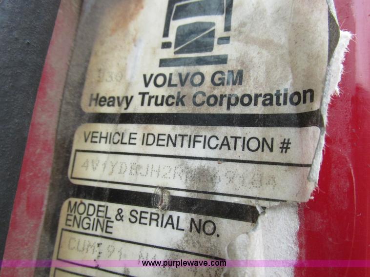 image for item K2183 1994 Volvo WM semi truck