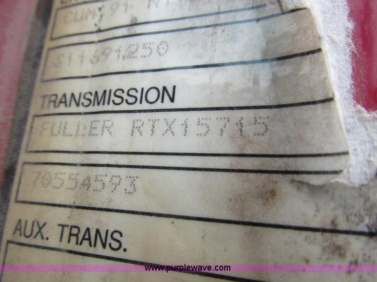 image for item K2183 1994 Volvo WM semi truck