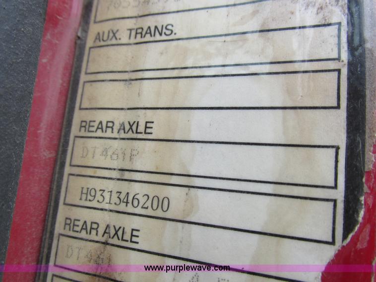 image for item K2183 1994 Volvo WM semi truck