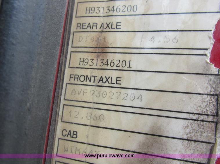 image for item K2183 1994 Volvo WM semi truck