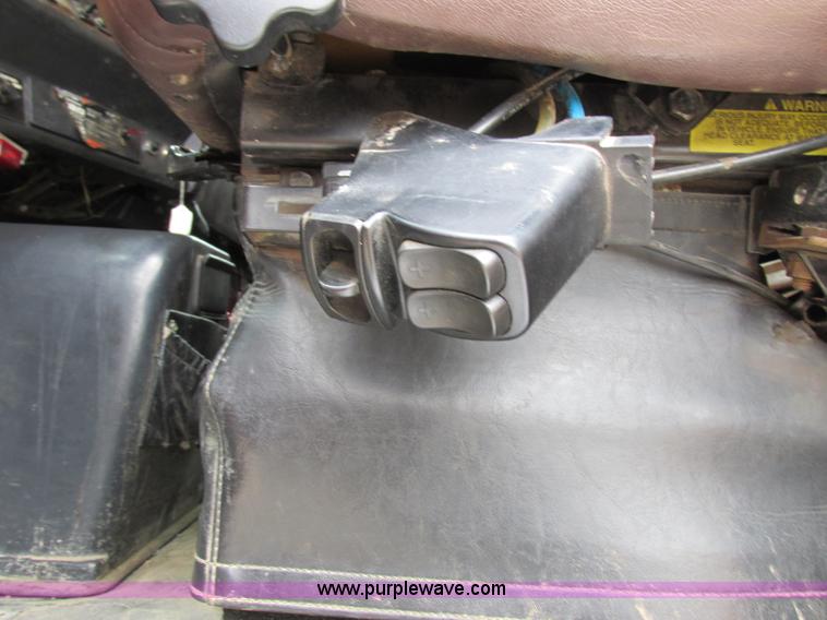 image for item K2183 1994 Volvo WM semi truck