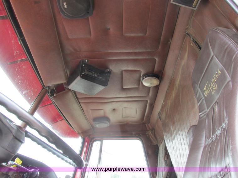 image for item K2183 1994 Volvo WM semi truck