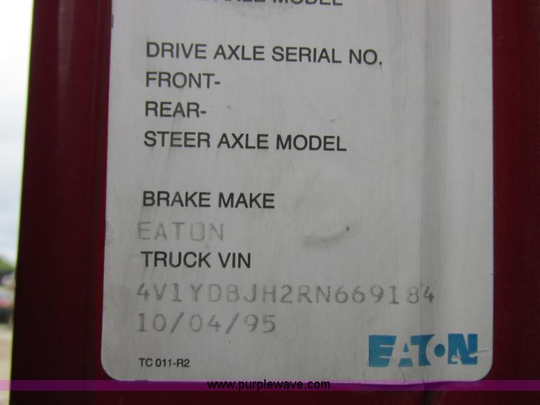 image for item K2183 1994 Volvo WM semi truck