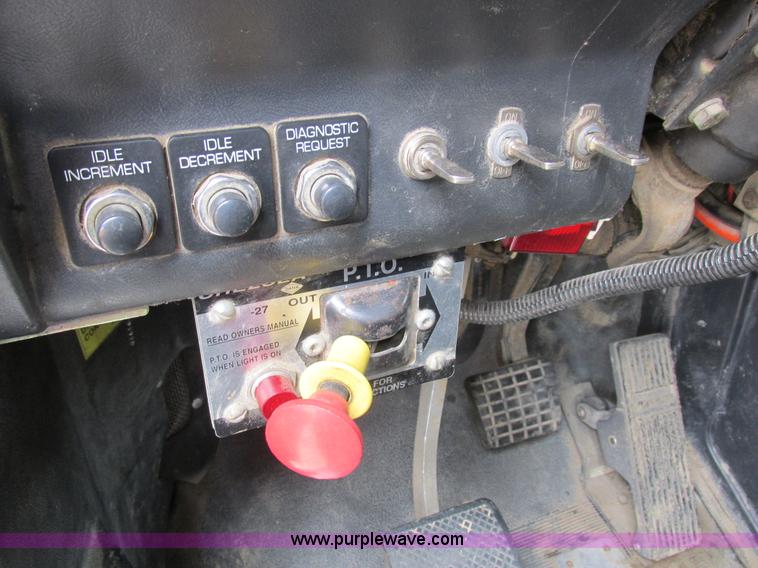 image for item K2183 1994 Volvo WM semi truck