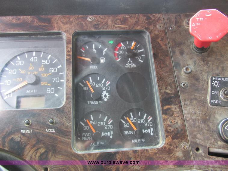 image for item K2183 1994 Volvo WM semi truck