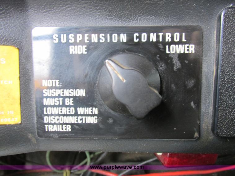 image for item K2183 1994 Volvo WM semi truck