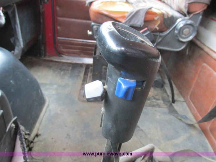 image for item K2183 1994 Volvo WM semi truck